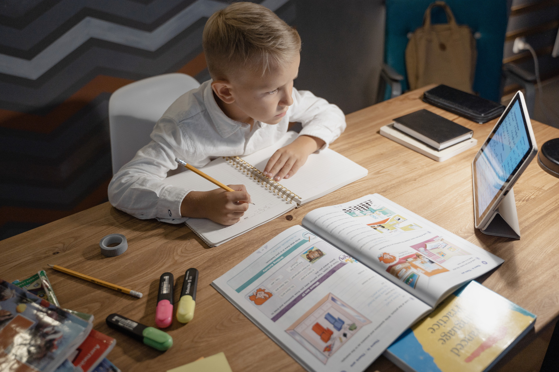 children learning serbian at s-corner language school